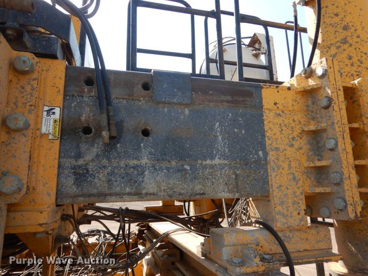 image for item HI9903 Gomaco GP-2600  slipform paver