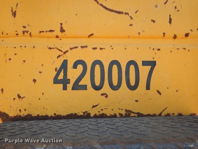 image for item HI9903 Gomaco GP-2600  slipform paver