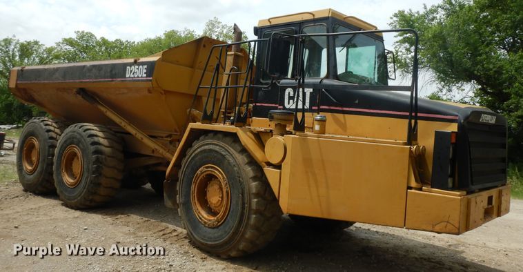 image for item HP9586 1998 Caterpillar D250E  haul truck