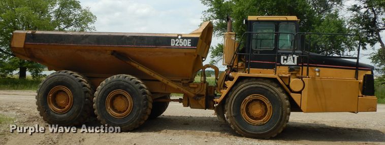 image for item HP9586 1998 Caterpillar D250E  haul truck