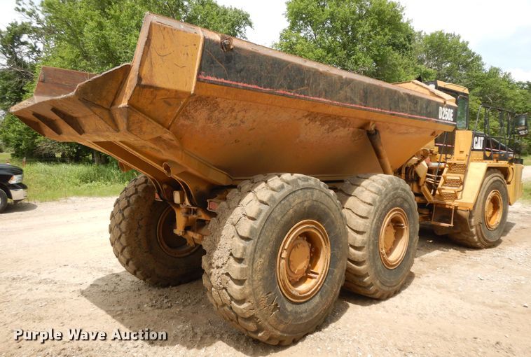 image for item HP9586 1998 Caterpillar D250E  haul truck