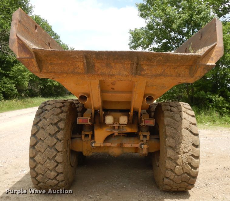 image for item HP9586 1998 Caterpillar D250E  haul truck