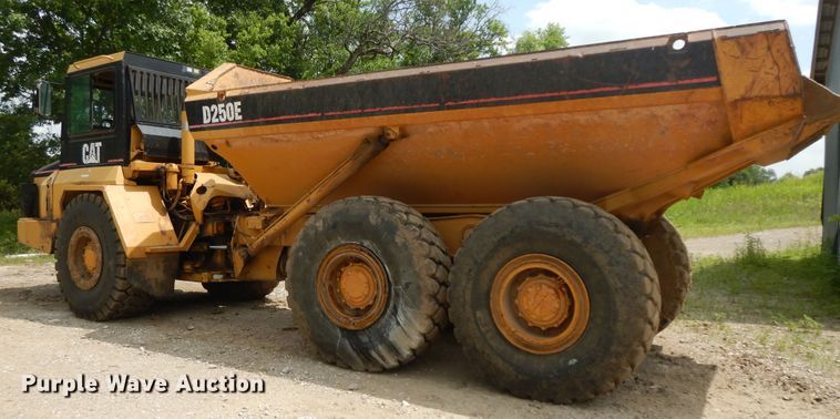 image for item HP9586 1998 Caterpillar D250E  haul truck