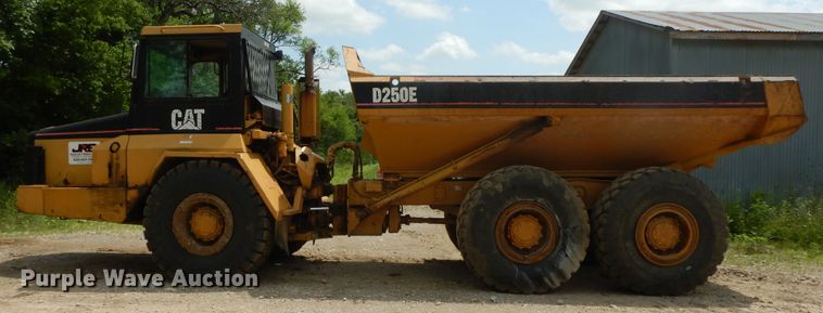 image for item HP9586 1998 Caterpillar D250E  haul truck