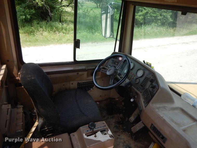 image for item HP9586 1998 Caterpillar D250E  haul truck