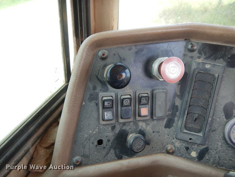 image for item HP9586 1998 Caterpillar D250E  haul truck