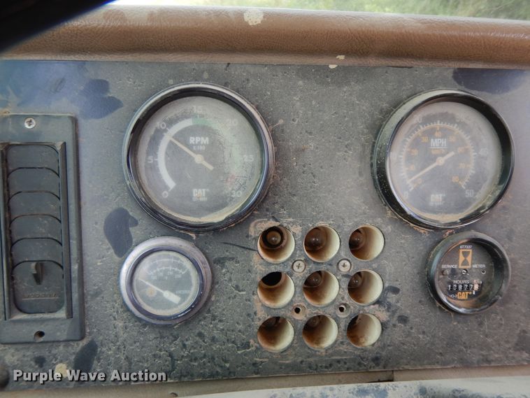 image for item HP9586 1998 Caterpillar D250E  haul truck