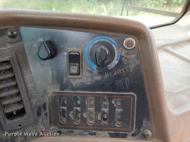 image for item HP9586 1998 Caterpillar D250E  haul truck