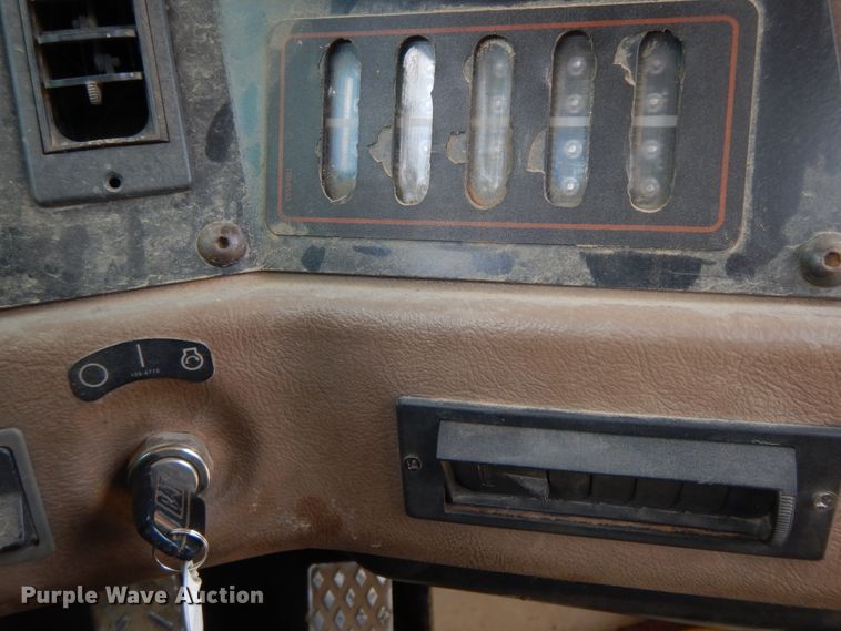 image for item HP9586 1998 Caterpillar D250E  haul truck