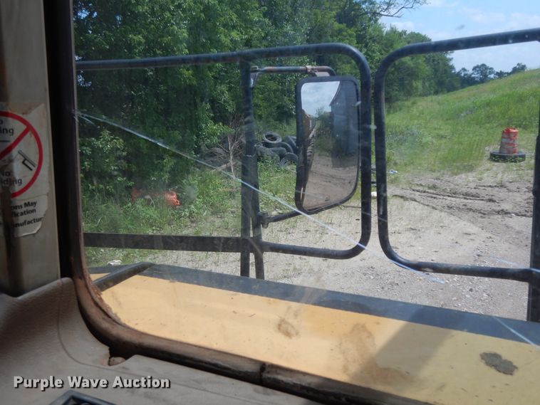 image for item HP9586 1998 Caterpillar D250E  haul truck