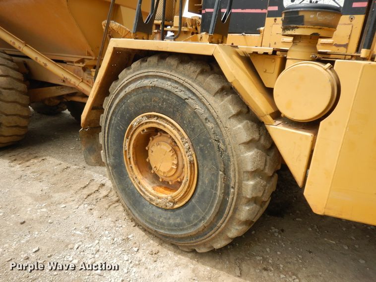image for item HP9586 1998 Caterpillar D250E  haul truck