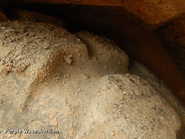 image for item HP9586 1998 Caterpillar D250E  haul truck