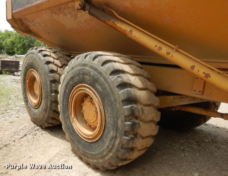 image for item HP9586 1998 Caterpillar D250E  haul truck