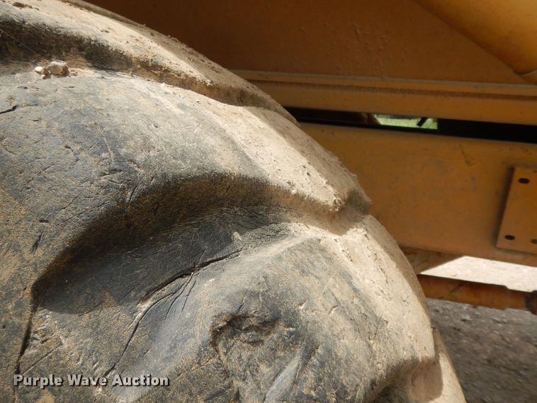 image for item HP9586 1998 Caterpillar D250E  haul truck