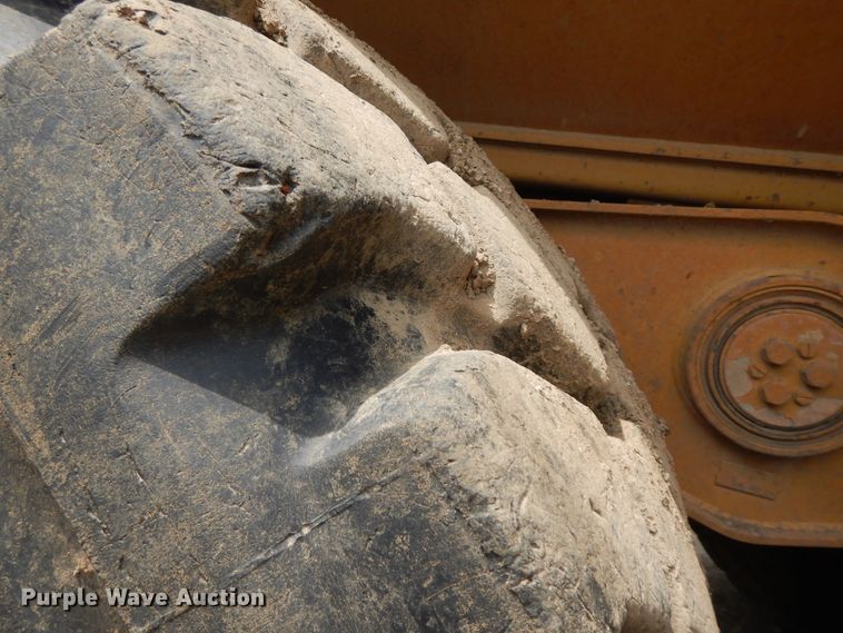 image for item HP9586 1998 Caterpillar D250E  haul truck