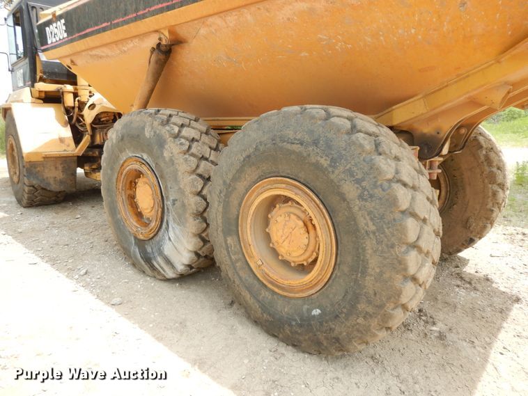 image for item HP9586 1998 Caterpillar D250E  haul truck