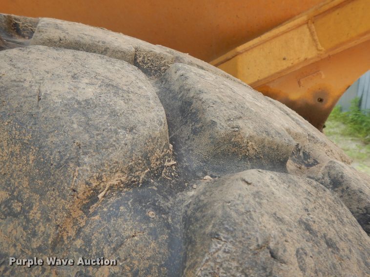 image for item HP9586 1998 Caterpillar D250E  haul truck