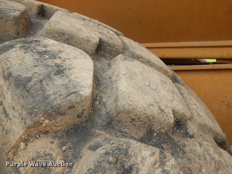 image for item HP9586 1998 Caterpillar D250E  haul truck