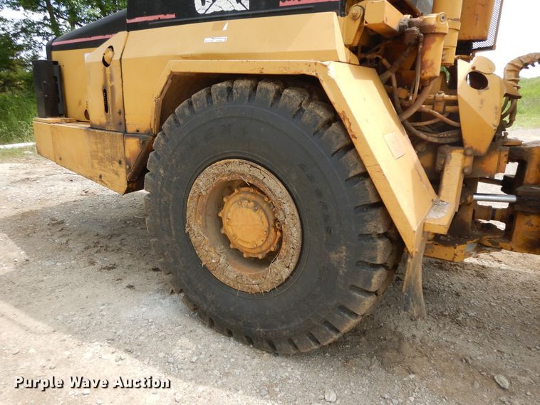 image for item HP9586 1998 Caterpillar D250E  haul truck