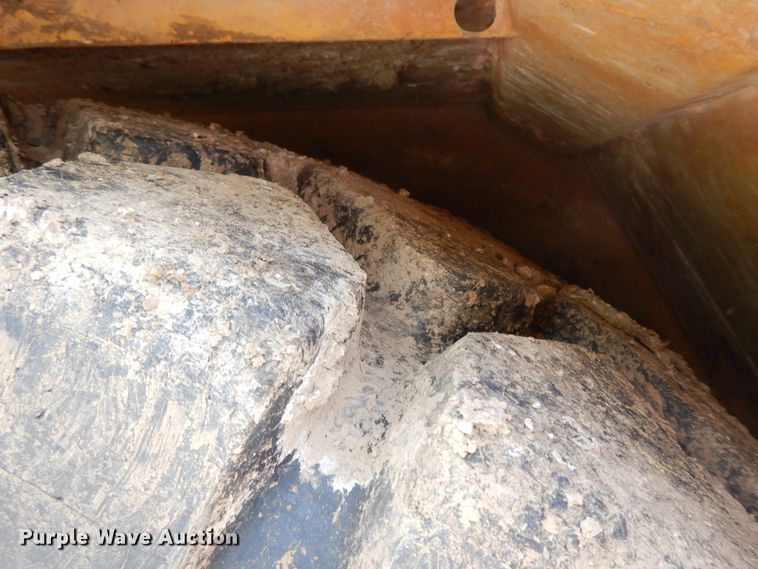 image for item HP9586 1998 Caterpillar D250E  haul truck