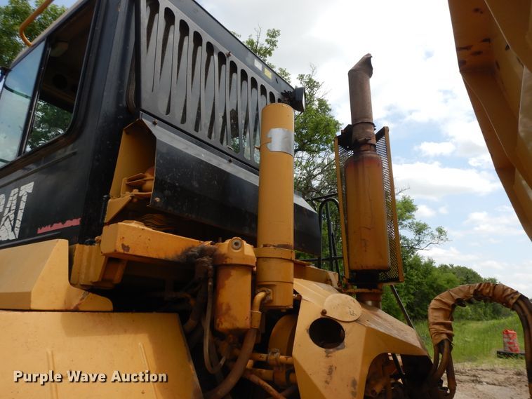 image for item HP9586 1998 Caterpillar D250E  haul truck