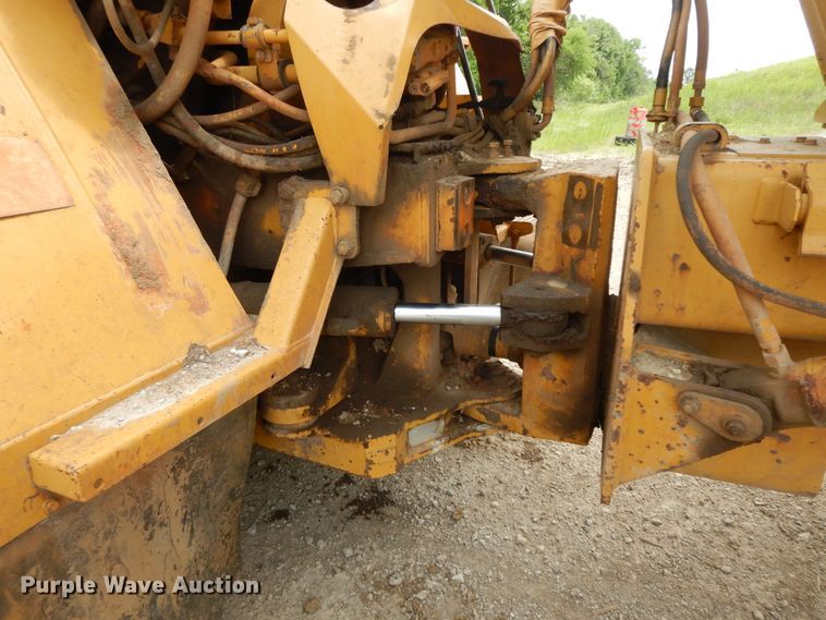 image for item HP9586 1998 Caterpillar D250E  haul truck