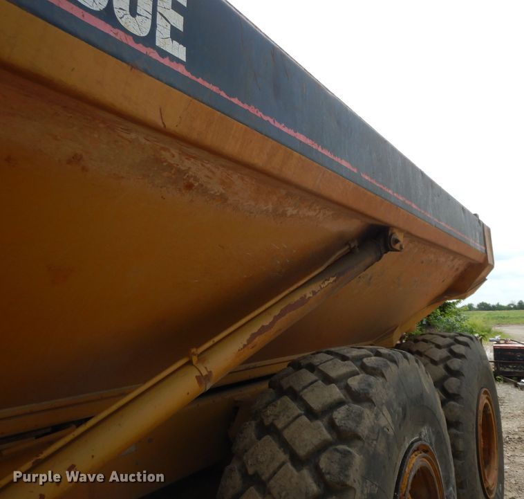 image for item HP9586 1998 Caterpillar D250E  haul truck