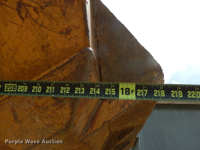 image for item HP9586 1998 Caterpillar D250E  haul truck