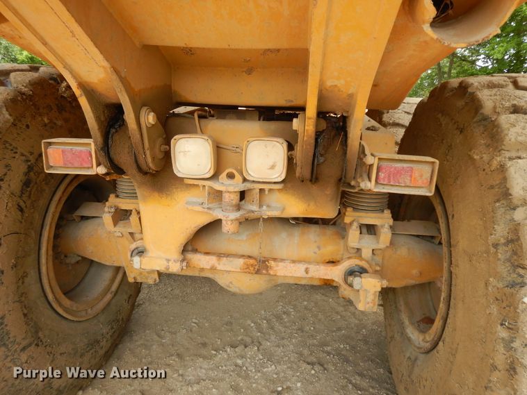 image for item HP9586 1998 Caterpillar D250E  haul truck