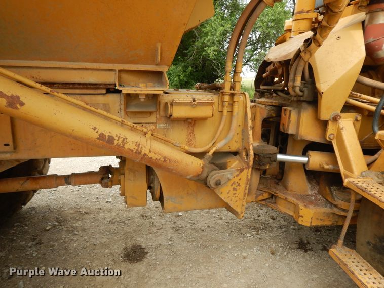 image for item HP9586 1998 Caterpillar D250E  haul truck