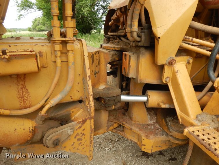 image for item HP9586 1998 Caterpillar D250E  haul truck