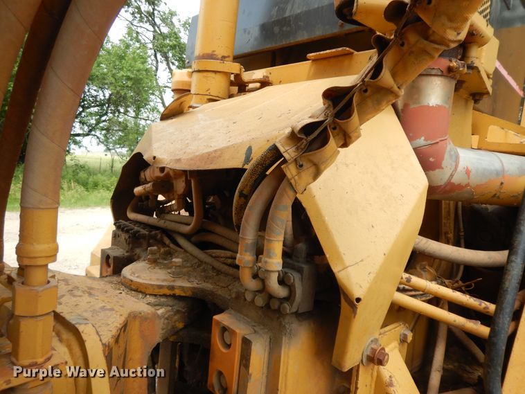 image for item HP9586 1998 Caterpillar D250E  haul truck