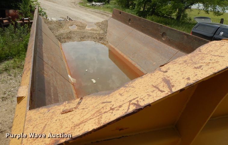 image for item HP9586 1998 Caterpillar D250E  haul truck