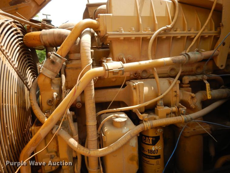 image for item HP9586 1998 Caterpillar D250E  haul truck