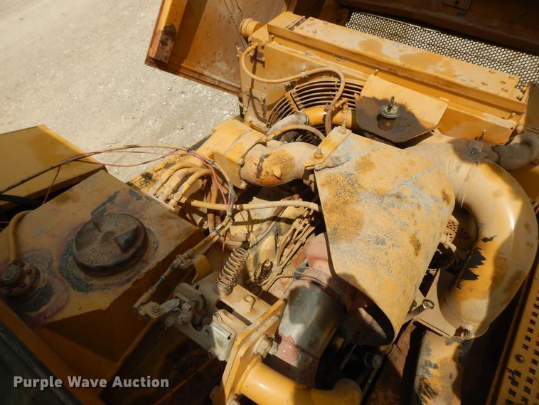 image for item HP9586 1998 Caterpillar D250E  haul truck