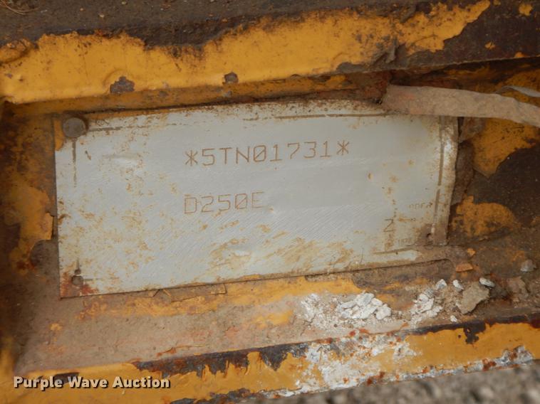 image for item HP9586 1998 Caterpillar D250E  haul truck