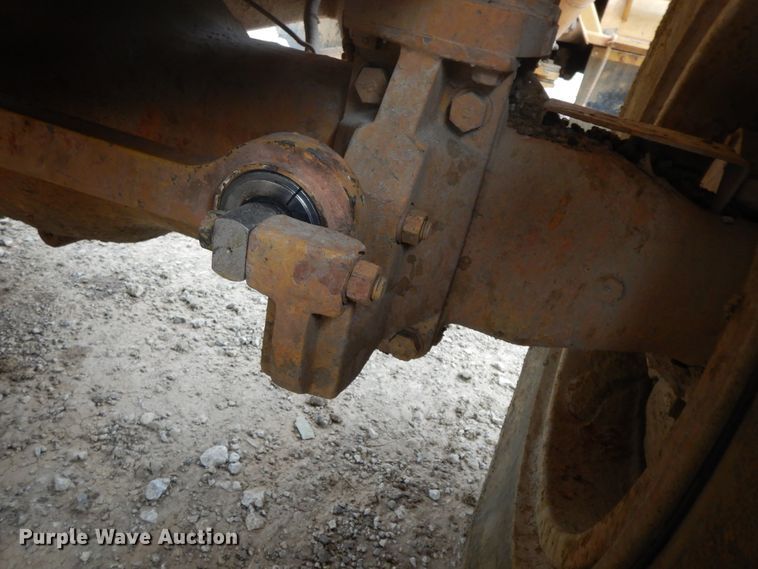 image for item HP9586 1998 Caterpillar D250E  haul truck