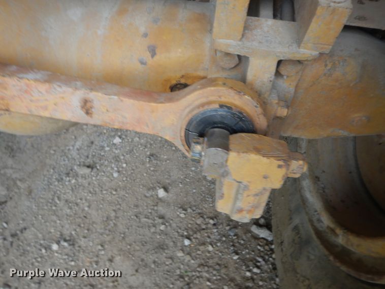 image for item HP9586 1998 Caterpillar D250E  haul truck