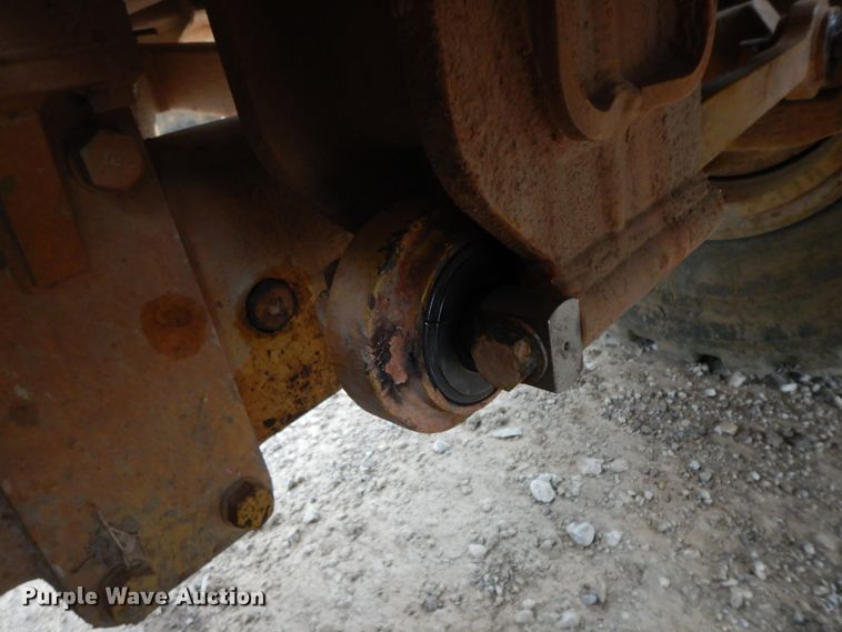 image for item HP9586 1998 Caterpillar D250E  haul truck