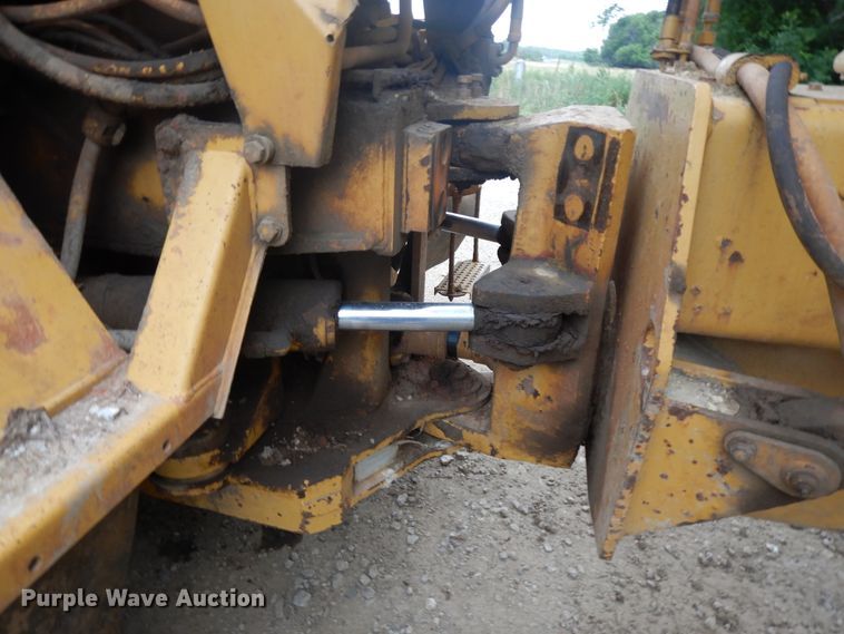 image for item HP9586 1998 Caterpillar D250E  haul truck