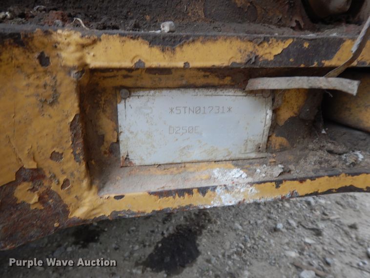 image for item HP9586 1998 Caterpillar D250E  haul truck