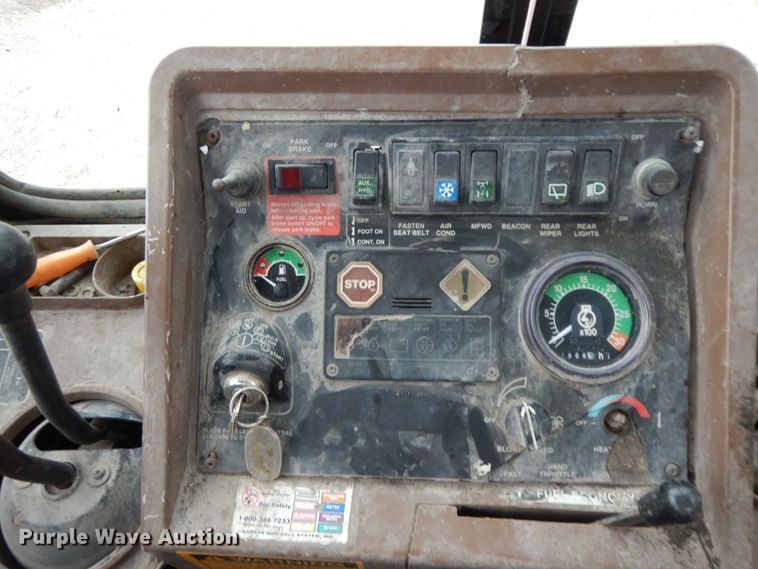 image for item HP9591 1994 John Deere 310D  backhoe