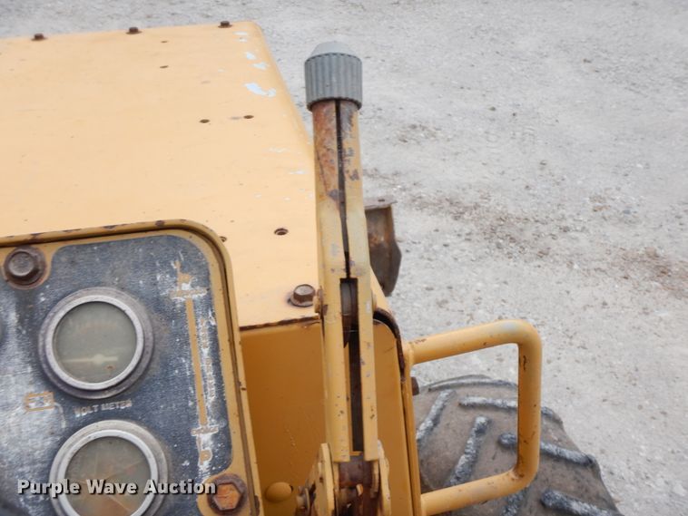 image for item HP9592 1993 Vermeer V-4150  trencher