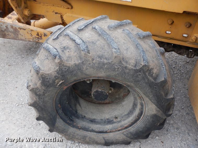 image for item HP9592 1993 Vermeer V-4150  trencher