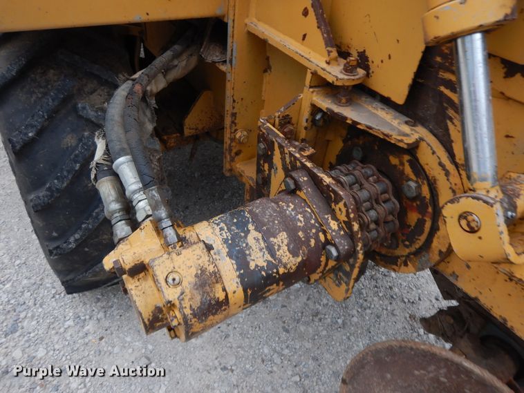 image for item HP9592 1993 Vermeer V-4150  trencher