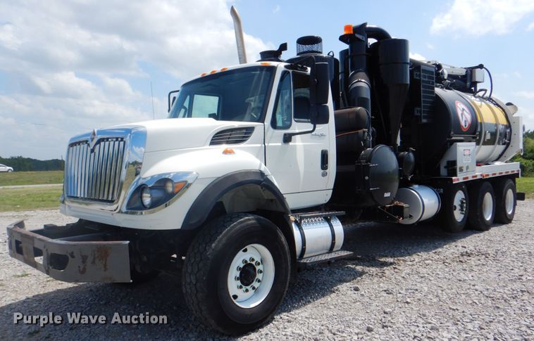image for item HT9319 2011 International 7600  vacuum truck