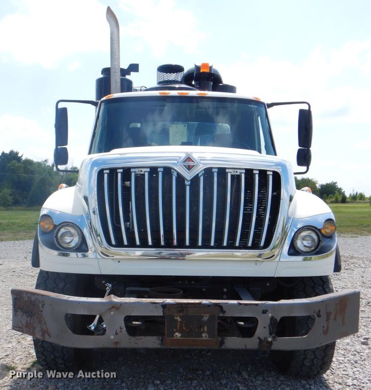image for item HT9319 2011 International 7600  vacuum truck