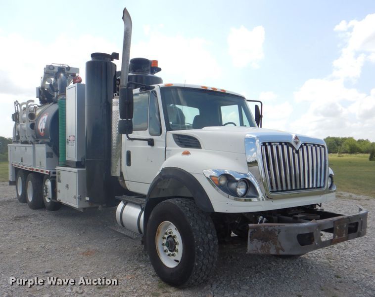image for item HT9319 2011 International 7600  vacuum truck