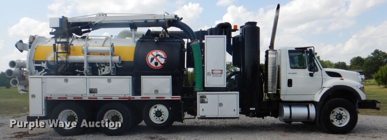 image for item HT9319 2011 International 7600  vacuum truck