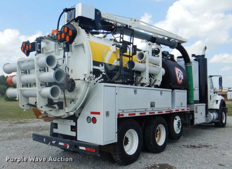 image for item HT9319 2011 International 7600  vacuum truck